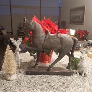 Elegant Black Horse Statue - Home Holiday Decor